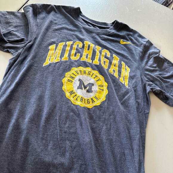 Men’s Michigan Wolverines Small Nike Tshirt - Picture 1 of 5